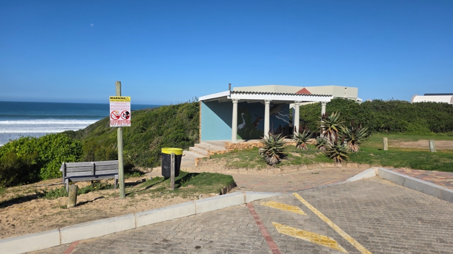 4 Bedroom Property for Sale in Boggomsbaai Western Cape